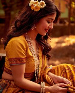 Shweta Tripathi Instagram - Desi Bridgerton ke liye tyyar ✨ 

 📸 @harshjanii 
Wearing @toraniofficial @zariinjewelry @tribebyamrapali 
Styled by @purplerhapsody 
MUA @hriyamarfatia