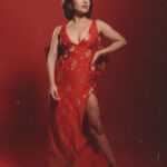 Shweta Tripathi Instagram - Mercury RETRO. That's where I put the full stop 🛑 📸 @anurag_kabburphotography Outfit: Conceptualised and designed by @purplerhapsody with assistance from @monica_nim Repurposed Benarasi Silk fabric sourced from @shriyasinghi.co Beauty @krisann.figueiredo.mua Mane @makeupbyvirja #SustainableSundari #SustainabilityAwards #ConsciousFashion