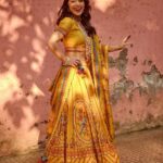 Shweta Tripathi Instagram - Laal phool, peela phool, Battatawada.. 📸 @harshjanii Wearing @toraniofficial @zariinjewelry @tribebyamrapali @sangeetaboochra @6degree.store Styled by @purplerhapsody MUA @hriyamarfatia
