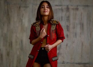 Shweta Tripathi Instagram - *Enter deep caption which is not related to the pictures at all* Styled by @purplerhapsody MUA @nisha.karna Hair @akshataa.mani Assisted by @nirikshapoojary_ Team #HakunaBattata