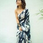 Shweta Tripathi Instagram - Spot the meow 😻 📸 @palashsverma Wearing @suta_bombay @londonrag_in @blingsutra Styled by @purplerhapsody Beauty @nisha.karna Mane @akshataa.mani Style team @monica_nim #Promotions #SustainableSundari #KanjoosMakhichoos
