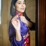 Shweta Tripathi Instagram – They say live life in colour 🪸

📸 @palashsverma 
Wearing @suta_bombay @ishhaara 
Styled by @purplerhapsody 
Beauty @nisha.karna 
Mane @mehvish.majithia 
Style team @monica_nim 

#Promotions #SustainableSundari #KanjoosMakhichoos