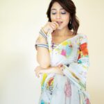 Shweta Tripathi Instagram – May your weekend be as 🎨 as my saree!✨

📸 @palashsverma 
Wearing: @shubhadesign @larrarh_ 
Styled by @purplerhapsody 
Beauty @krisann.figueiredo.mua 
Mane @makeupbyvirja 
Style team: @monica_nim 

#Promotions #SustainableSundari #KanjoosMakhichoos