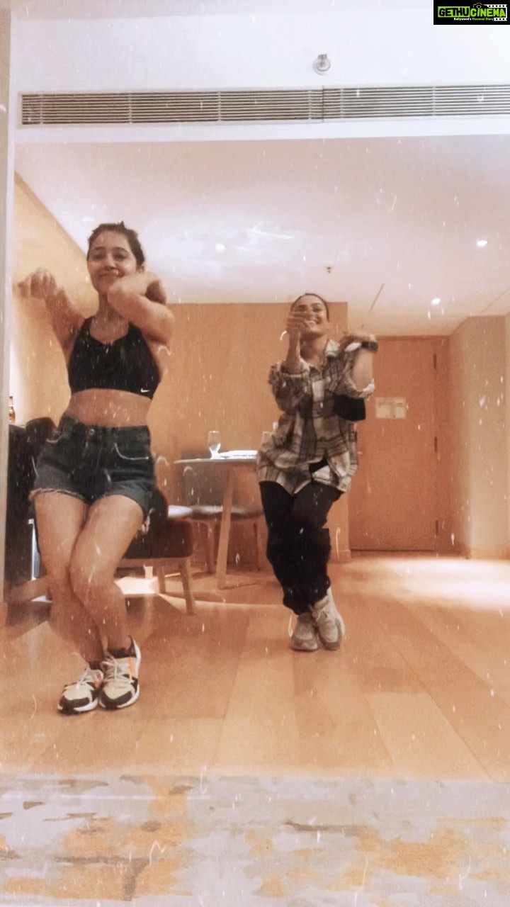 Shweta Tripathi Instagram - Dance ke friend hum zaroor banna chahengey! Really missing Vikrant+Shikha and of course Purvaaaa ❤️🔥🥲🧿 @sidharth_sengupta @netflix_in plsss karen start shooting!? ❣️ @tahirrajbhasin @anchalsinghofficial ✨