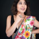Shweta Tripathi Instagram - Nayee picture release hoi hai. Dekhiye and bataiye? ❣️🍿 📸 @palashsverma Wearing @ilovepero @goldenwindow @ishhaara @aprajitatoorofficial Styled by @purplerhapsody Beauty @krisann.figueiredo.mua Mane @makeupbyvirja Style team @monica_nim #KanjoosMakhichoos #Promotions #SustainableSundari #Zee5