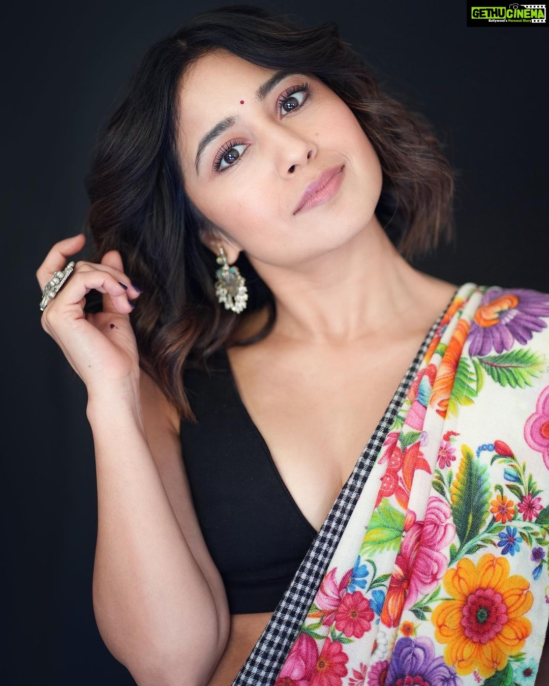 Shweta Tripathi Instagram - Channelling my inner Gud(i) on Gudi Padwa ππΌπ« πΈ @palashsverma Wearing @ilovepero @goldenwindow @ishhaara @aprajitatoorofficial Styled by @purplerhapsody Beauty @krisann.figueiredo.mua Mane @makeupbyvirja Style team @monica_nim #KanjoosMakhichoos #Promotions #SustainableSundari