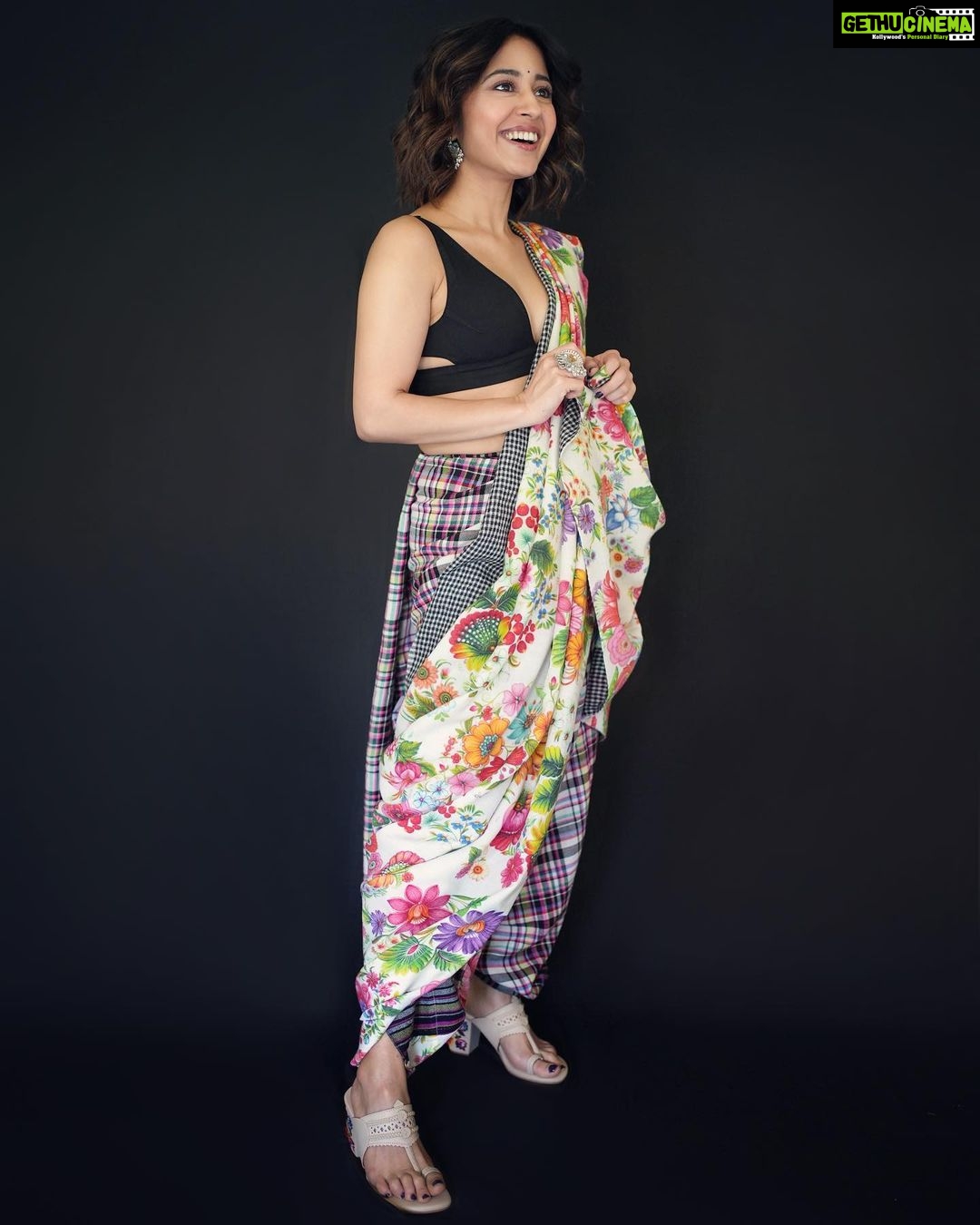 Shweta Tripathi Instagram - Channelling my inner Gud(i) on Gudi Padwa 🙏🏼💫 📸 @palashsverma Wearing @ilovepero @goldenwindow @ishhaara @aprajitatoorofficial Styled by @purplerhapsody Beauty @krisann.figueiredo.mua Mane @makeupbyvirja Style team @monica_nim #KanjoosMakhichoos #Promotions #SustainableSundari