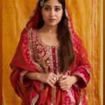 Shweta Tripathi Instagram - वो चेहरा किताबी रहा सामने बड़ी ख़ूबसूरत पढ़ाई हुई✨ -बशीर बद्र 📸 @kopp_foto Wearing @heenakochharofficial Styled by @purplerhapsody Beauty & mane @krisann.figueiredo.mua Style team @monica_nim #STStyle