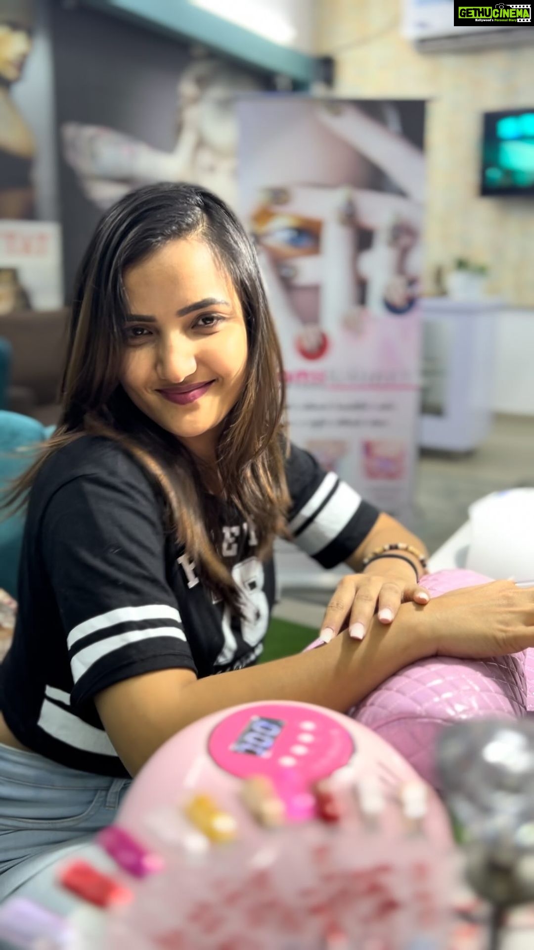 Siri Hanumanth Instagram - 📞 9704707249 📍Manikonda #tattooing #buntybugs #studintattoos#Tattooing #manikonda#nails#nailarts#tattoo #nailextensions @sirihanmanth @bunty_bugs @srihan_._