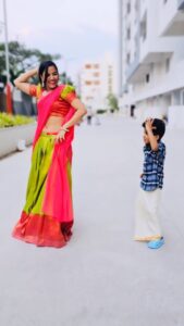Siri Hanumanth Instagram - #chamkeelaangeelesi With my Dharani 😍❤️ . . @childartist_chaitu . . Wearing @pari.designers_ Vc @imshrihan ❤️