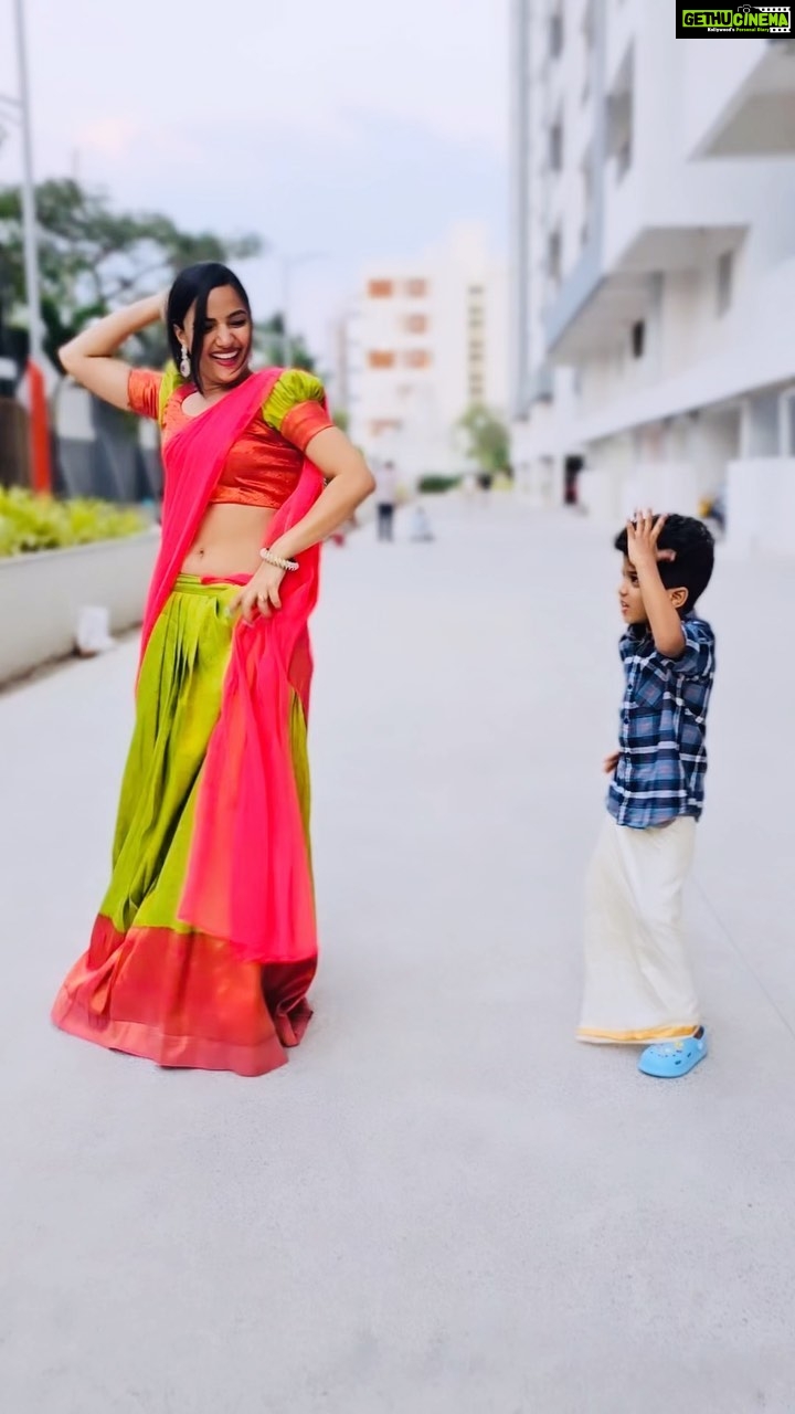 Siri Hanumanth Instagram - #chamkeelaangeelesi With my Dharani 😍❤️ . . @childartist_chaitu . . Wearing @pari.designers_ Vc @imshrihan ❤️