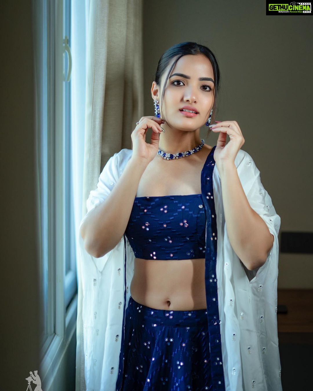 Siri Hanumanth Instagram - #goodvibes . . Wearing @pari.designers_ Jewellery @emmadi_silver_jewellery 📸 @themomentosphotography