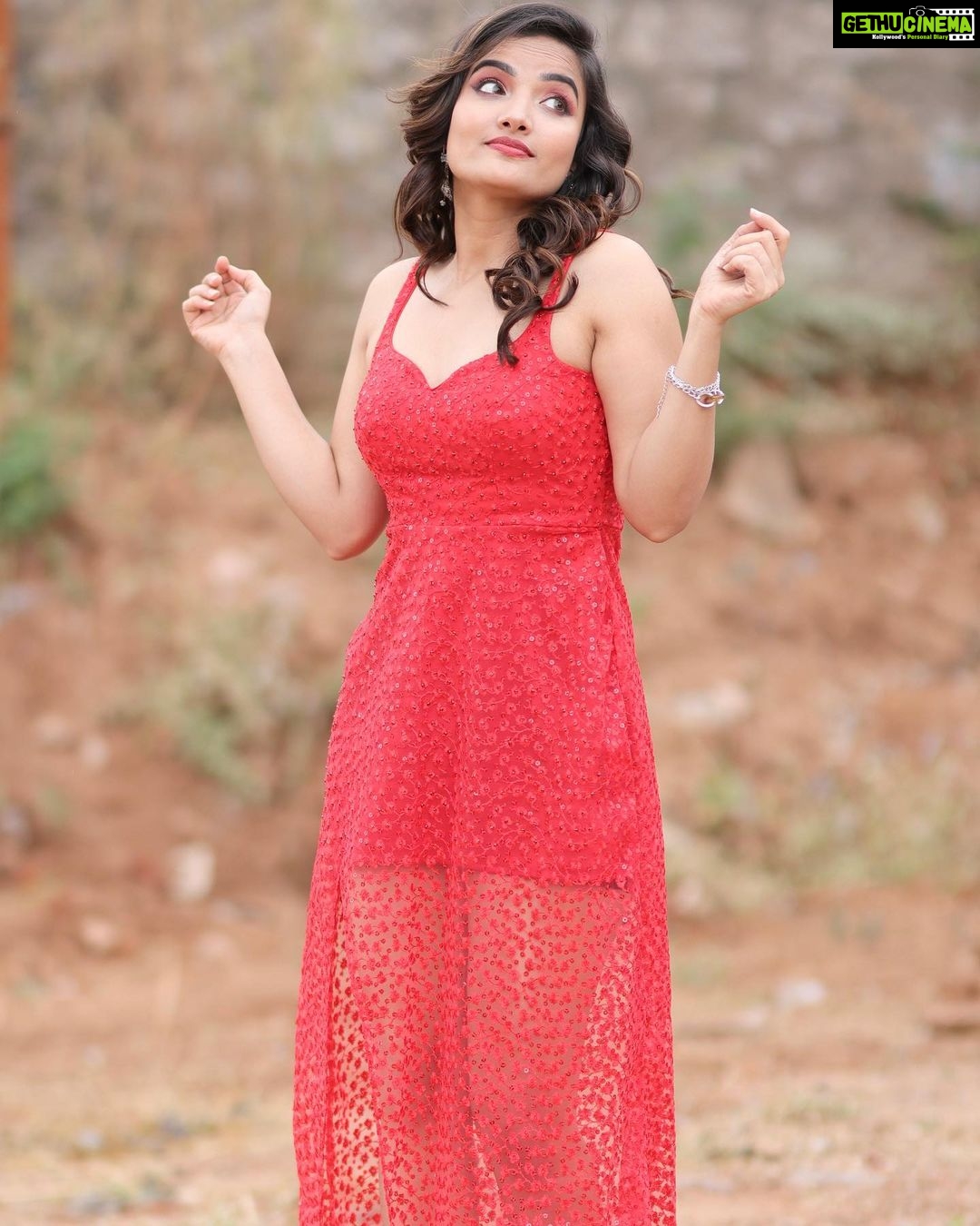 Siri Hanumanth Instagram - Keep it simple ❤️ . . Wearing : @firoz_design_studio Pc : @heartfeltphotographyhyd