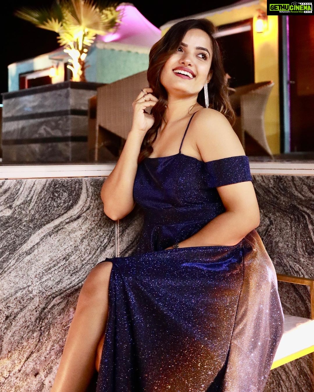 Siri Hanumanth Instagram - Its all about yesterday’s birthday party !! Thank u so much guys for making my birthday so special ❤️ . . Wearing: @navya.marouthu Ear rings : @fashioncurvee Pc : @heartfeltphotographyhyd Location : @penthouse_farmstay @3nesh_farm_house