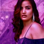 Siri Hanumanth Instagram - Its all about yesterday’s birthday party !! Thank u so much guys for making my birthday so special ❤️ . . Wearing: @navya.marouthu Ear rings : @fashioncurvee Pc : @heartfeltphotographyhyd Location : @penthouse_farmstay @3nesh_farm_house
