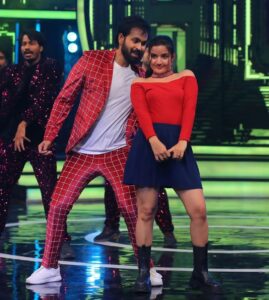 Siri Hanumanth Instagram - I enjoyed being part of the MAA Parivaar event along with @sirihanmanth , I hope all of you enjoyed it. For those who missed the show, please watch it now on the @disneyplushotstar app.

Outfit @koushikisharma 

#starmaaparivaarawards #starmaapariwar #maatv #starmaa #MaanasNagulapalli #ActorMaanas #maanas #tollywood #teluguactor #tollywoodactor #actor #model #traditional #green #instagood #instapost #InstaFashion #instastyle #BiggBossTelugu5 #biggbosstelugu