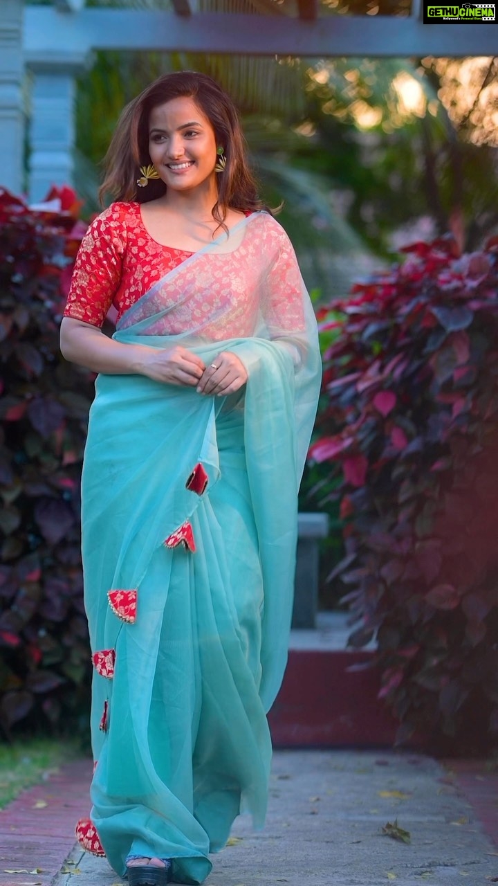 Siri Hanumanth Instagram - Things take time ⭐️ . . Outfit : @elegant_threads_by_salma 📸: @rollingcaptures At @browntownresort