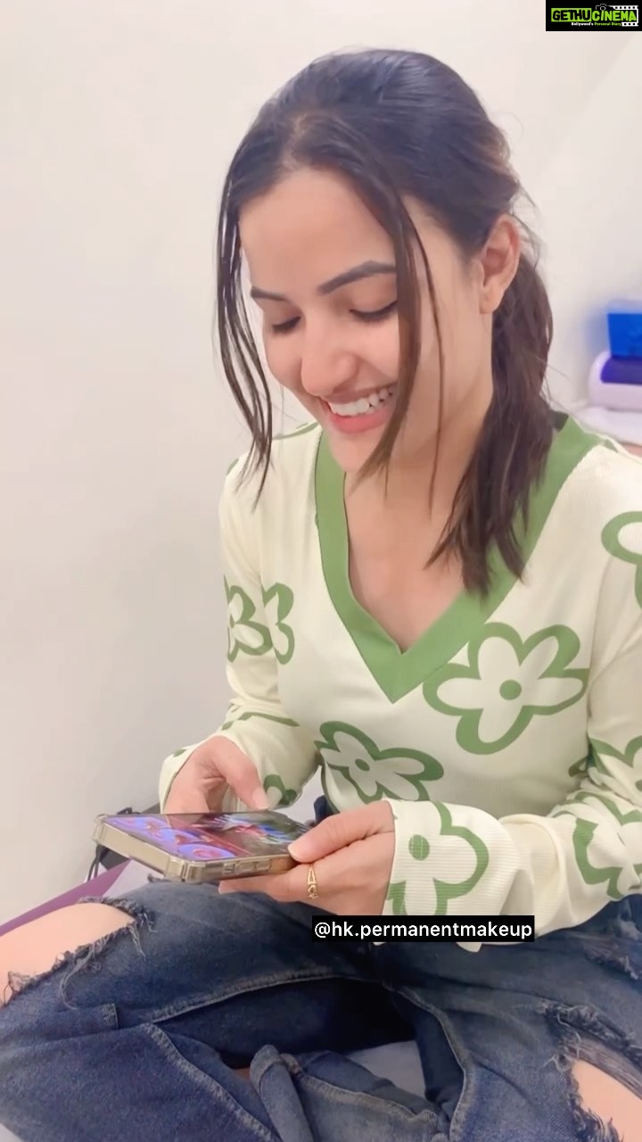 Siri Hanumanth Instagram - Get glowing with Hk glowup sessions ❤️
