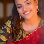 Siri Hanumanth Instagram - Pure bliss 🥰 . . . Dop nd edit : @rollingcaptures Outfit : @elegant_threads_by_salma makeup : @vj_beauty_makeup Hair : @thisisrupakiran At @browntownresort ❤️ . . #Kalalokudasong #Instareels #vijaydevarakonda #ananyapande #telugovesong #feelgoodmusic