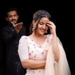 Siri Hanumanth Instagram - Caption this !! . . . @anchorravi_offl 😼😂 . . 📸 @heartfeltphotographyhyd 👗 @josheecouture_official ❤️