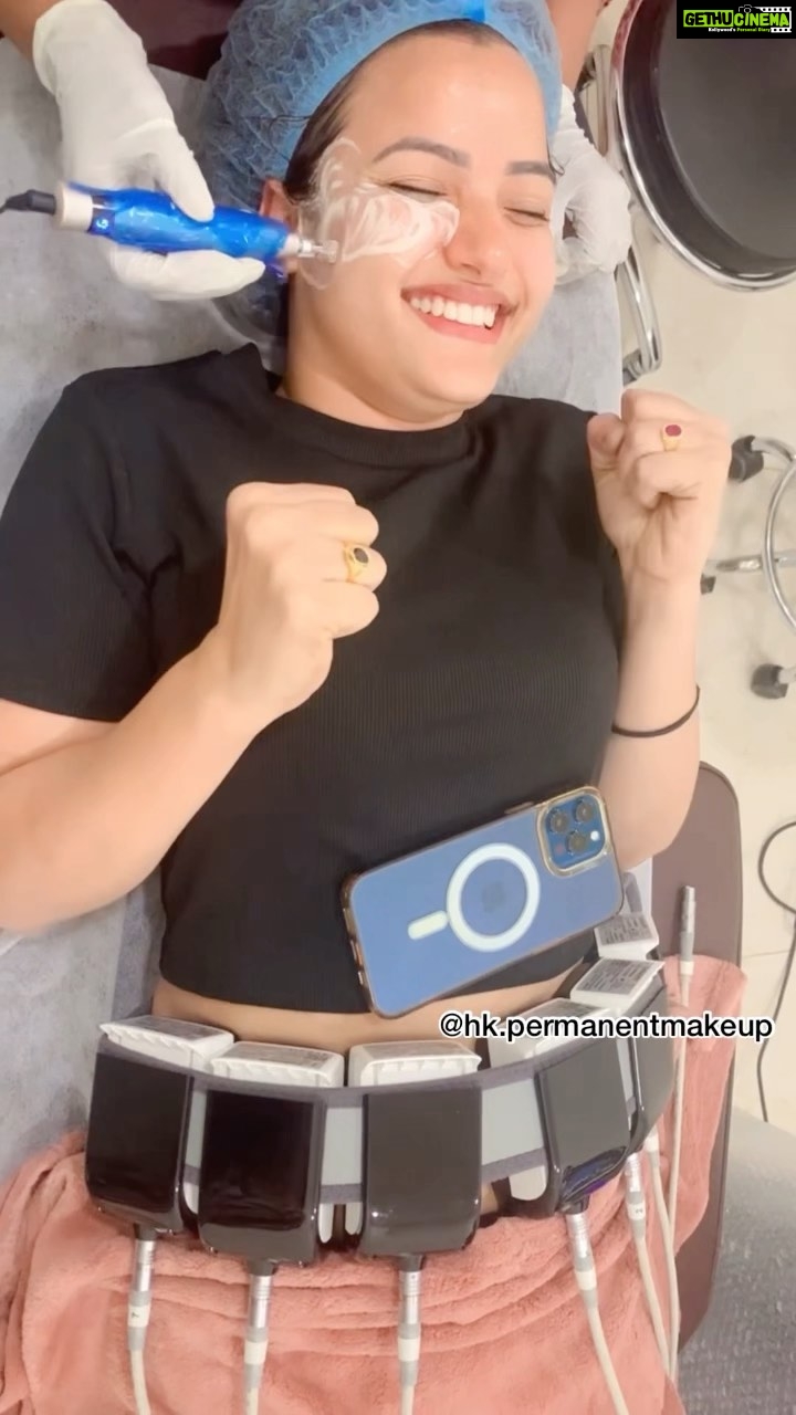 Siri Hanumanth Instagram - @hk.permanentmakeup clinic’s glowup sessions and body contouring are my all time favourite . Cant thank them enough for taking care of my skin & body ❤️