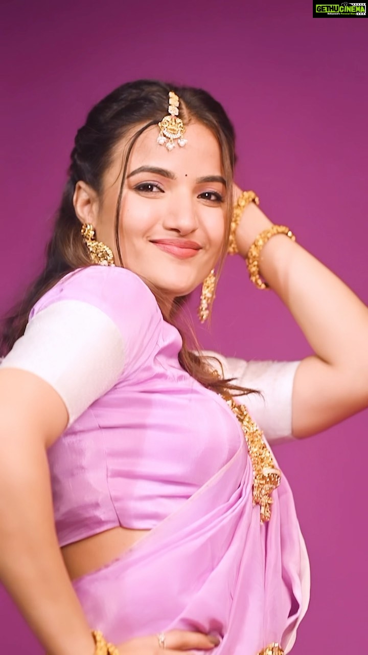 Siri Hanumanth Instagram - Shobhakrutha naama samvatsara Ugadi Subhakankshalu ππ»β€οΈ . . Wearing @pari.designers_ Jewellery @emmadi_silver_jewellery Makeup @vj_beauty_makeup Hairstyling @thisisrupakiran π₯ @rollingcaptures