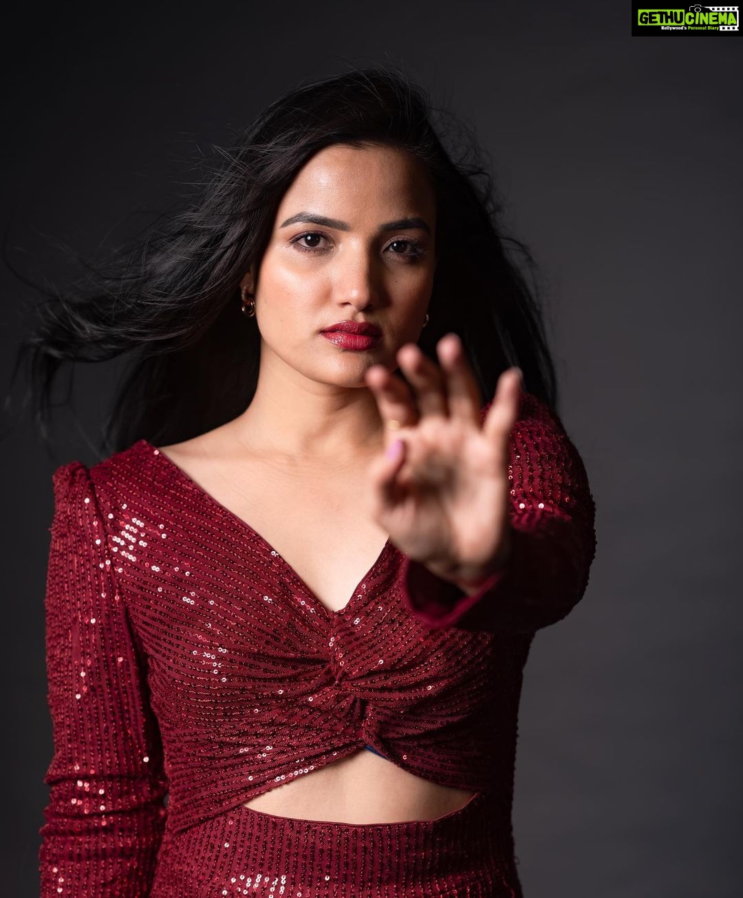 Siri Hanumanth Instagram - Keep your heels,head & standards high.. . . 🎥 @rollingcaptures