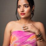 Siri Hanumanth Instagram - Be bold enough to Dream & brave enough to try !! . . Stylist @greeshma_krishna.k 🎥 @epics_by_pradeep Rings nd bracelets @pra_jewels Ear rings @thetrinkaholic