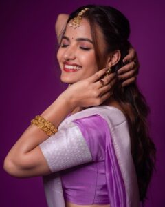 Siri Hanumanth Instagram - Wearing @pari.designers_ 
📸 @rollingcaptures 
Makeup @vj_beauty_makeup 
Hairstyling @thisisrupakiran