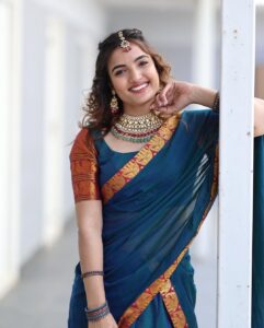 Siri Hanumanth Instagram - Wearing : @pari.designers_ 
Jewellery : @emmadi_silver_jewellery 
📸 @venkat_tammana