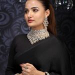 Siri Hanumanth Instagram - Don’t underestimate me😎 . . #blacklove #sareefashion #emmadijewellery #photohoots📷 #modelshoots