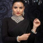 Siri Hanumanth Instagram - Don’t underestimate me😎 . . #blacklove #sareefashion #emmadijewellery #photohoots📷 #modelshoots