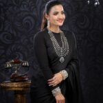 Siri Hanumanth Instagram - Don’t underestimate me😎 . . #blacklove #sareefashion #emmadijewellery #photohoots📷 #modelshoots