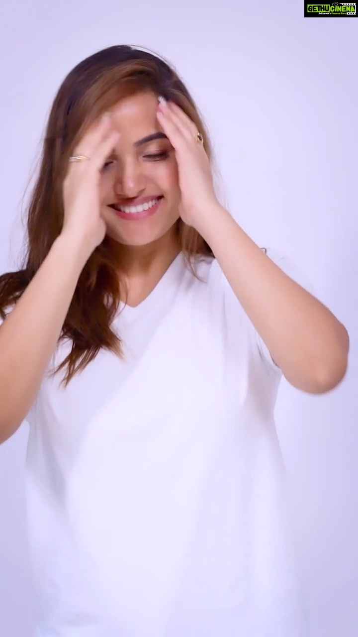 Siri Hanumanth Instagram - #AD | 2023 happy ga Garnier Color Naturals Ultra Color tho welcome chesa✨ The best thing about this hair color is that it contains NO Ammonia, nourishes your hair, gives intense color payoff and lasts upto 10 weeks. Awesome kadha? Not only that, it is visible even on dark hair! I found my perfect shade thanks to Garnier’s Color Match Tool on their website. Colorful Hair For A Brighter You! @garnierindia #GarnierVTO #FoundMyShade #CelebrateWithColor