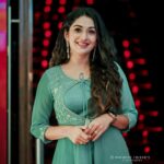 Sonal Monteiro Instagram - 𝗕𝗮𝗻𝗮𝗿𝗮𝘀 Telugu press meet !!! ♥️ Finally my Debut in Tollywood ! Styled by my lovely @arulaa_by_rashmianooprao ♥️ Hair - @makeover_by_raghu_nagaraj_n Photography - @rakshith_chinnu95 Assisted by @_karthi_0_7 . . . #banarasthefilm #sonalmonteiro #zaidkhan #kannadavideosong #lahari #tseries #telugu #panindiancinema #panindia #banaras #hyderabad #pushpa #tollywood Hyderabad