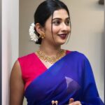Sonal Monteiro Instagram - Make it 𝗦𝗶𝗺𝗽𝗹𝗲,bu𝘁 𝗦𝗶𝗴𝗻𝗶𝗳𝗶𝗰𝗮𝗻𝘁 ♥️ Designer - @arulaa_by_rashmianooprao Hairstylist - @makeover_by_praveen P.c - @_karthi_0_7 Nails - @nailsaashu.in . . #sonalmonteiro #weddingshenanigans #friendswedding #sareelove #traditionalwear #traditionalart #ethnicjewellery #jewellery