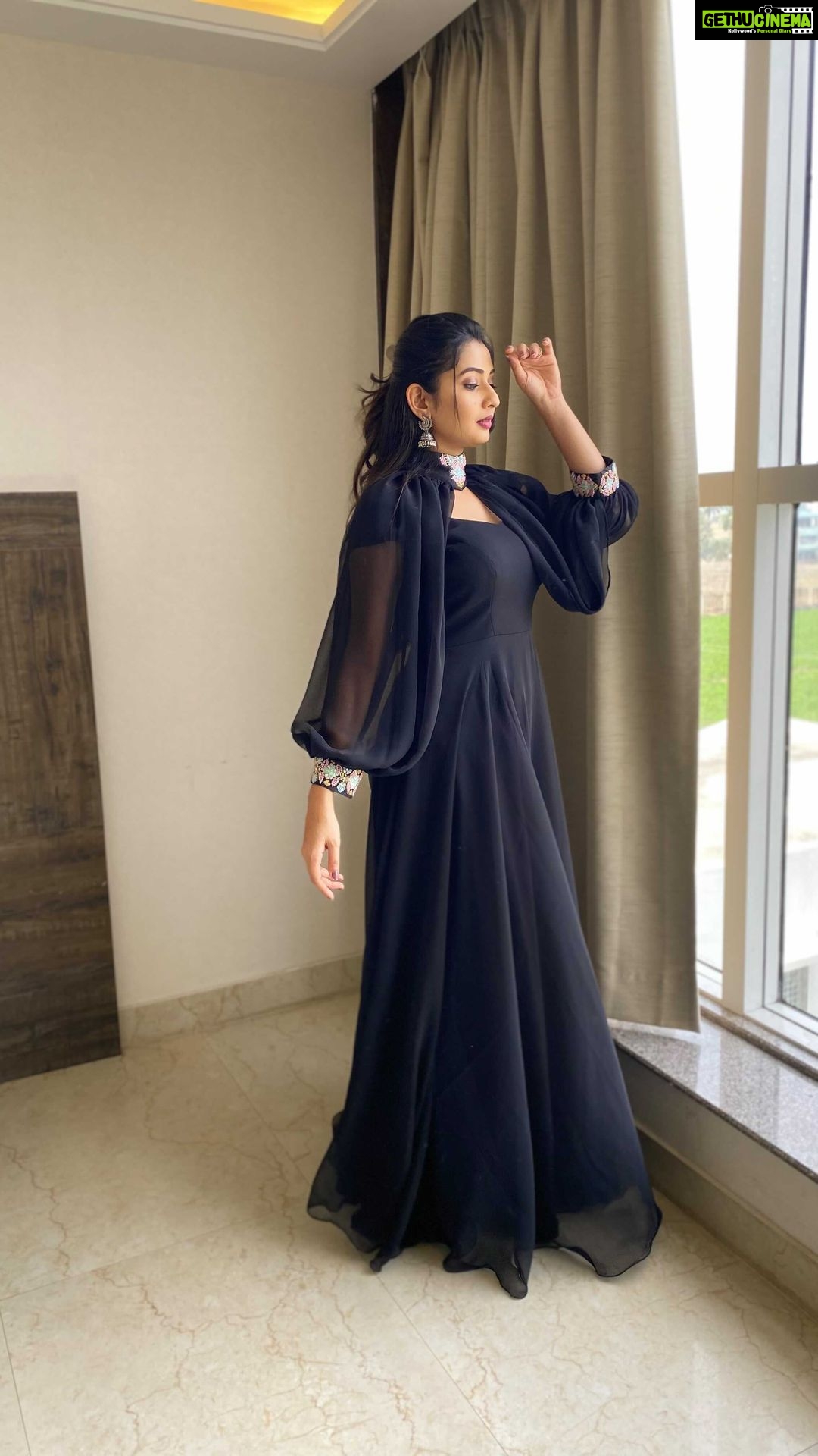 Sonal Monteiro Instagram - Just a Girl who loves to Twirl !! ♥️ From the launch of @luvmobiles in Bagepalli .. Wearing - @arulaa_by_rashmianooprao ♥️ #sonalmonteiro #luvinmytown #bangalore #chikballapur #madhagaja #happiness #twirl #exclusivevideo #designer #roberrt #roaringstarsriimurali