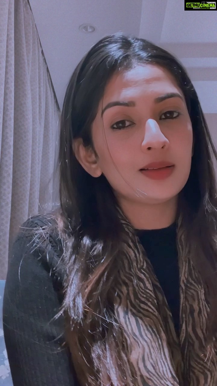 Sonal Monteiro Instagram - How many of you still love this song ??♥️ #sonalmonteiro #everygreensongs #kannadasongs #ramya #foreverfav #bangalore #shivamogga #sandalwood #kannadathi #kannadaindustry #kannadareels #kannada #sonalmonteirofansofficial