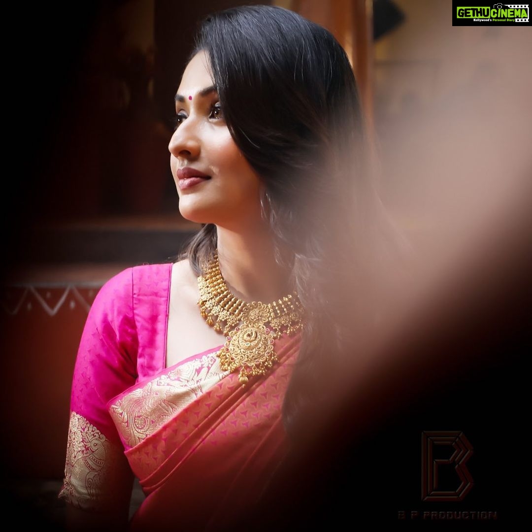 Sonal Monteiro Instagram - Just another dreamer! ✨ Production - @bpp8147 @deeraj.flmkr Clicked by @naveenrabin Mua- @jaya.makeup_artist Hair - @makeover_by_raghu_nagaraj_n Jewelery- @chaismakeover_official Designer - @varsha_v_acharya #sonalmonteiro #jewellery #bangalore #sandalwood #kfi #nimmakannadathi #karnataka #banaras #photoshoot #adshoot Namma Bengaluru- ನಮ್ಮ ಬೆಂಗಳೂರು
