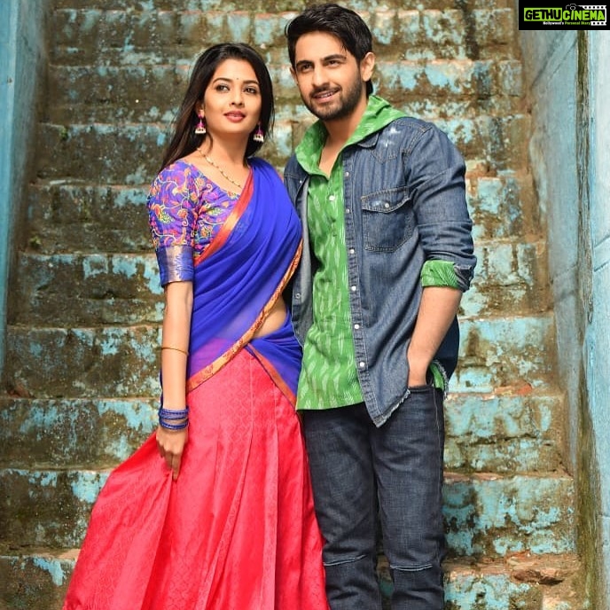 Sonal Monteiro Instagram - From the sets of BANARAS♥️ Can’t wait for u guys to watch this on big screen !!! @urszaidkhan #banaras #sonalmonteiro #jayathirtha #bangalore #sandalwood #kfi #zaidkhan #kannada #mangalore #actorslife #moviestowatch Varanasi - काशी - बनारस