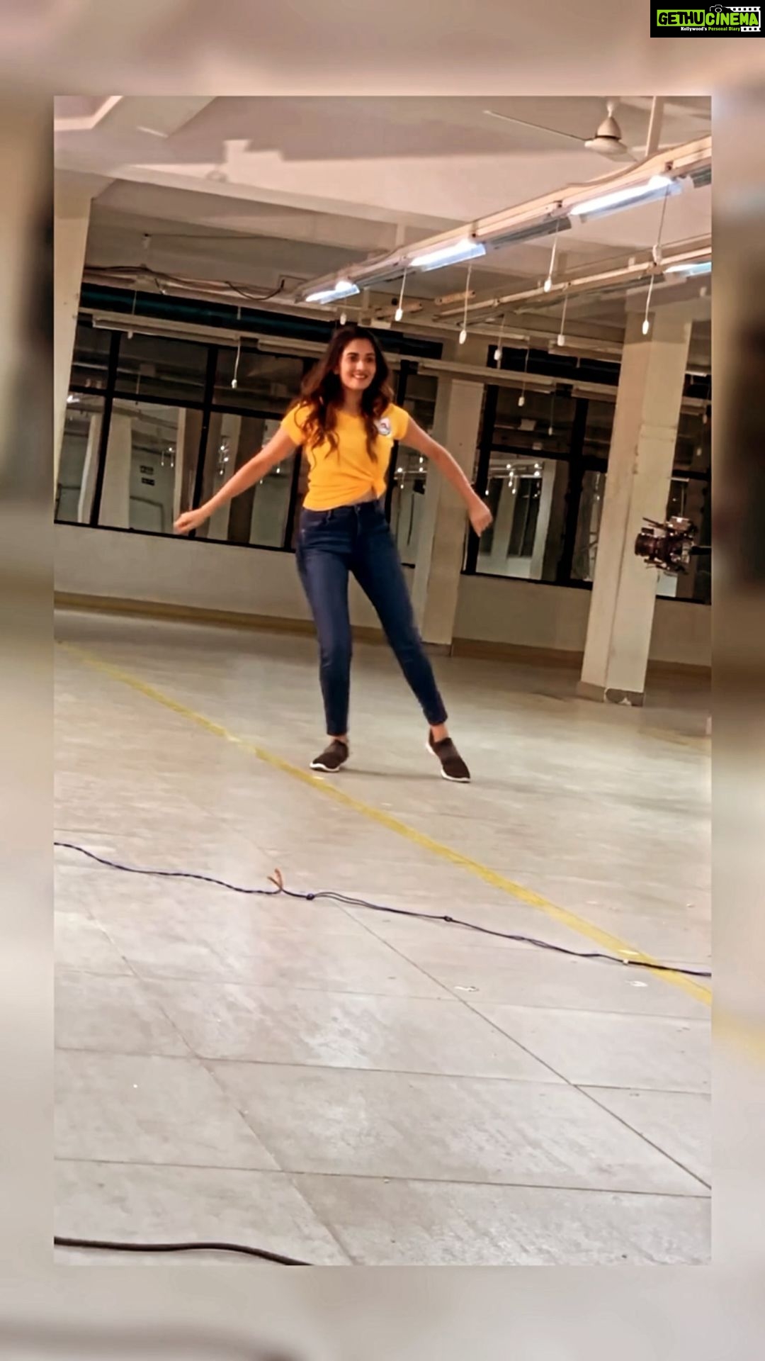 Sonal Monteiro Instagram - Making of The @caruapp (OTT platform)Ad . ππΈπΆπ²π·π° πΌπΈπΈπ· ... !! #caruapp #sonalmonteiro #advertising #advertising #sandalwood #kannadathi #roberrt #kannada #bangalore #karnataka @fashion_abcd_official