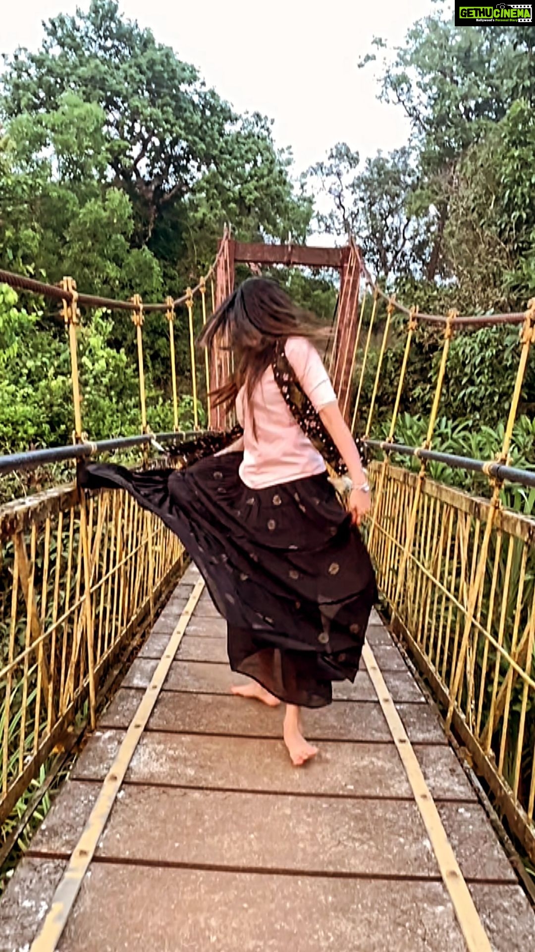 Sonal Monteiro Instagram - Enjoying the success of ROBERRT ♥️ ನಿಮ್ಮ ಪ್ರೀತಿ ಮತ್ತು ಬೆಂಬಲಕ್ಕೆ ಧನ್ಯವಾದಗಳು. ನಾನು ಯಾವಾಗಲೂ ನಿಮ್ಮ ಪ್ರೀತಿಗೆ ಕೃತಜ್ಞಳಾಗಿರುತ್ತೇನೆ . #roberrt #sonalmonteiro #dboss #kannada #umapathyfilms #darshanthoogudeepasrinivas #vinodprabhakar #roberrtreels #successofroberrt #sandalwood #happyreels