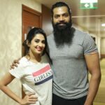 Sonal Monteiro Instagram - ಮೊಟ್ಟಮೊದಲನೆಯದಾಗಿ ನಮ್ಮ "ರಾಬರ್ಟ್" ಸಿನಿಮಾ ವೀಕ್ಷಿಸಿದ ಪ್ರತಿಯೊಬ್ಬ ಕನ್ನಡ ಸಿನಿಮಾ ಪ್ರೇಮಿಗೂ ನನ್ನ ಪ್ರೀತಿ ಪೂರ್ವಕ ಧನ್ಯವಾಗಳು ❤🙏 . ವಿಶೇಷವಾಗಿ ನಾನು ಅಭಿನಯಿಸಿದ "ತನು" ಪಾತ್ರವನ್ನು ಅತ್ಯಂತ ಪ್ರೀತಿಯಿಂದ ಸ್ವೀಕರಿಸಿದ್ದಲ್ಲದೆ ತಮ್ಮ ಪ್ರೋತ್ಸಾಹದ ಮಾತುಗಳ ಮೂಲಕ ನನ್ನನ್ನು ಆಶೀರ್ವದಿಸಿದ್ದಕ್ಕಾಗಿ ನಾನು ನಿಮ್ಮೆಲ್ಲರಿಗೂ ಸದಾ ಆಭಾರಿಯಾಗಿರುತ್ತೇನೆ 🙏. ಸಹೃದಯಿ ಕನ್ನಡ ಪ್ರೇಕ್ಷಕರು ಒಳ್ಳೆಯ ಸಿನಿಮಾಗಳಿಗೆ ತಾವೇ ಬೆಂಬಲವಾಗಿ ನಿಂತು ಪ್ರಚಾರ ಕೊಟ್ಟು ಗೆಲ್ಲಿಸುತ್ತಾರೆ ಎನ್ನುವುದಕ್ಕೆ ಇದಕ್ಕಿಂತ ಒಳ್ಳೆಯ ಉದಾಹರಣೆ ಮತ್ತೊಂದಿಲ್ಲ. "ರಾಬರ್ಟ್" ರೀತಿಯ ದೊಡ್ಡ ಮಟ್ಟದ ಸಿನಿಮಾದಲ್ಲಿ ಒಂದೊಳ್ಳೆ ಪಾತ್ರ ನಿರ್ವಹಿಸಲು ಅವಕಾಶ ಮಾಡಿಕೊಟ್ಟಿದ್ದಕ್ಕಾಗಿ ತರುಣ್ ಸರ್ ಹಾಗು ಉಮಾಪತಿ ಸರ್‌ಗೆ ನನ್ನ ಅನಂತಾನಂತ ಧನ್ಯವಾದಗಳು. ವಿಶೇಷವಾಗಿ ನನ್ನ ಅಚ್ಚುಮೆಚ್ಚಿನ ಪ್ರೀತಿಯ ದರ್ಶನ್ ಸರ್ ಹಾಗೂ ನನ್ನ ಸಹ ಕಲಾವಿದರಾದ ವಿನೋದ್ ಪ್ರಭಾಕರ್ ಸರ್‌ಗೆ ಪ್ರೀತಿಯ ನಮನಗಳು. 🙏🙏🙏🙏 Thank u from the bottom of my heart ❤️ #roberrt #sonalmonteiro #darshanthoogudeepasrinivas #dbossfans #dboss #umapathyfilms #tharunsudhir #roberrtblockbusterhit2021 #kannada #sandalwood #karnataka #bangalore #thanksgiving #vinodprabhakar