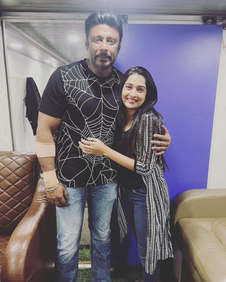 Sonal Monteiro Instagram - Happy bday to my most fav person on earth 😍 twining with my brother forever ♥️ @darshanthoogudeepashrinivas #bossbday #dbosskingdom #dboss #sonalmonteiro #dbossfans #darshanthoogudeepasrinivas #darshaners #dbossfanforever #d56 Bangalore, India