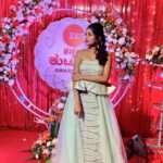 Sonal Monteiro Instagram - Make yourself a priority !! 🤍 Designed by the most talented @arulaa_by_rashmianooprao (mumma) #zeekutumbaawards2019 #zee5 #zeekannada #panchatantra #yograjbhat #sonalmonteiro #sandalwood #kfi #throwbackthursday
