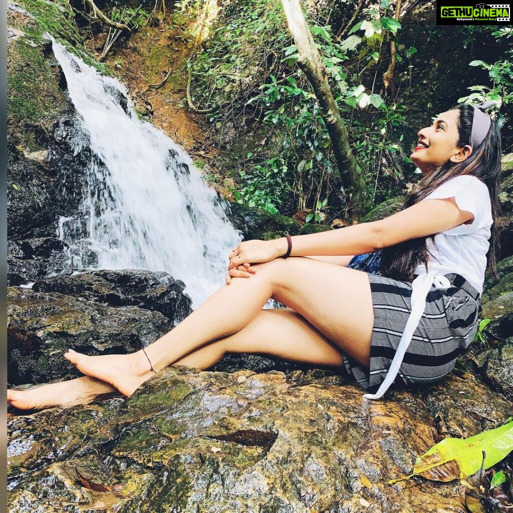 Sonal Monteiro Instagram - 𝗡𝗮𝘁𝘂𝗿𝗲 𝗛𝗲𝗮𝗹𝘀 🍀💚 #waterfalls #mangalore #natureheals