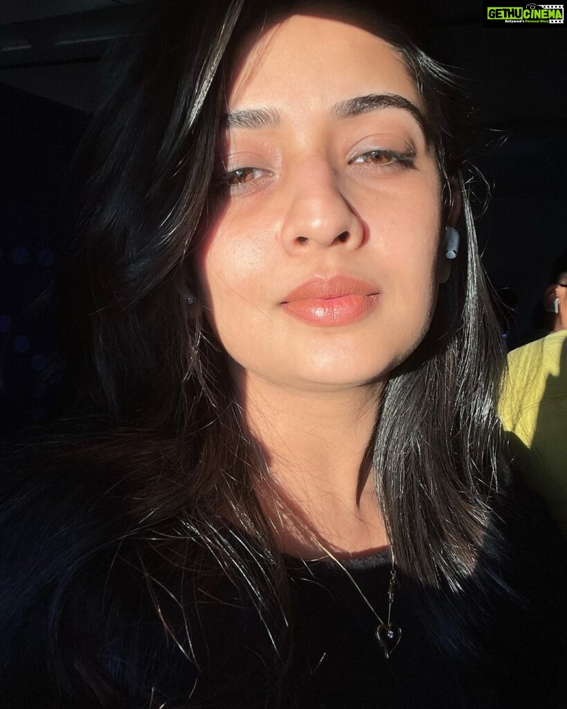 Sonal Monteiro Instagram - #nomakeup #nofilter just the magic of the magical hour.. definitely not perfect But surely Real .. being unapologetically me ❤️ . #sonalmonteiro #nomakeup #nofilter #beingme #unapologetic #lovebeingme #acceptance Between Earth and Sky