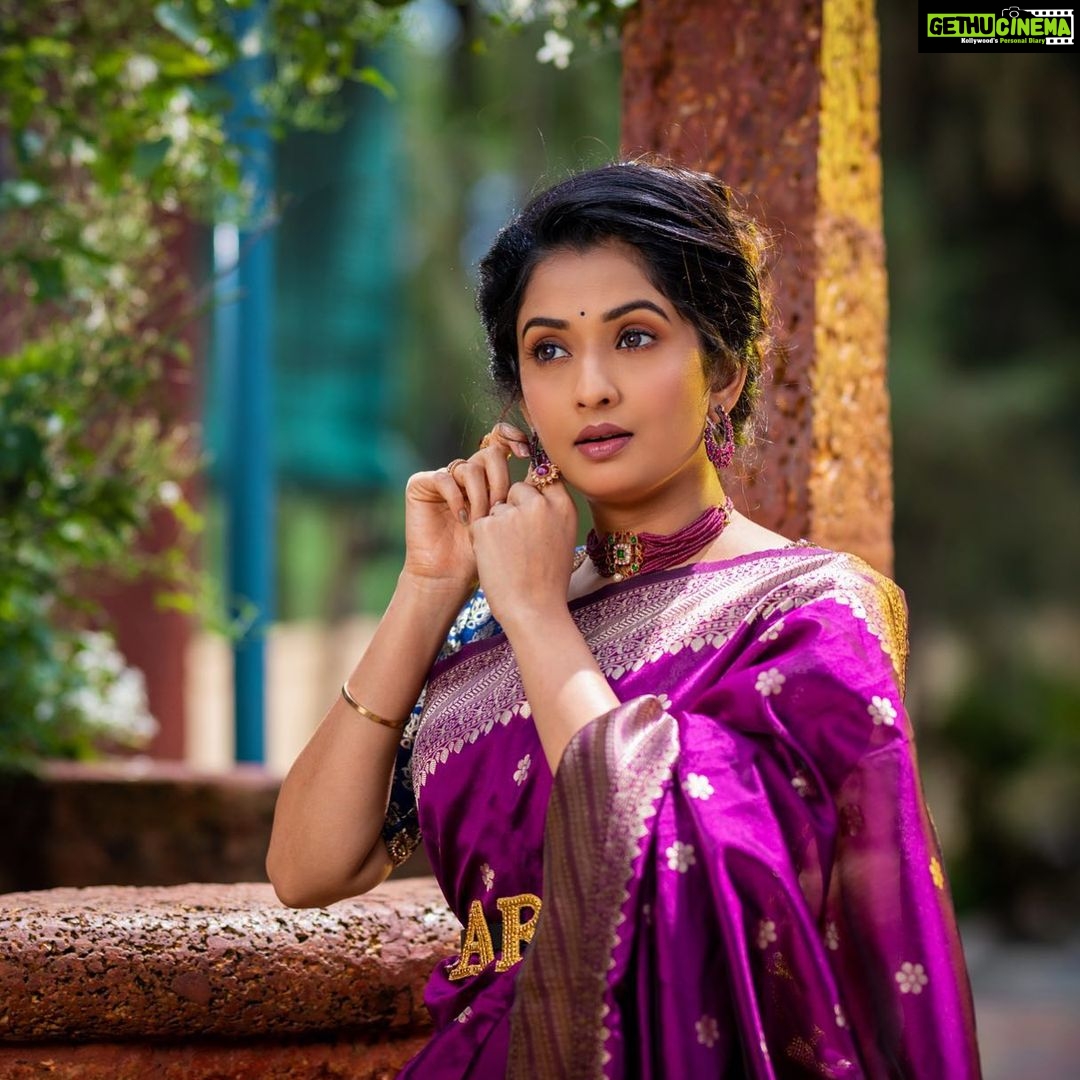 Sonal Monteiro Instagram - ಉತ್ಸಾಹ, ಸಂತೋಷ ಮತ್ತು ಯಶಸ್ಸು ನಿಮ್ಮ ಜೀವನವನ್ನು ತುಂಬಲಿ. ನಿಮಗೆ ಮತ್ತು ನಿಮ್ಮ ಕುಟುಂಬಕ್ಕೆ ಮಕರ ಸಂಕ್ರಾಂತಿಯ ಶುಭಾಶಯಗಳು! Happy Makara Sankranthi. 😇 Wearing @arulaa_by_rashmianooprao Captured by @classycaptures_official Mua - @glamup_by_incharaa . #sonalmonteiro #sankrantispecial #sankranti #exclusive Bangalore, India