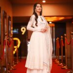 Sonal Monteiro Instagram - Endless love pouring on us from all of you !!! If you still haven’t watched the film please watch the film in your nearest theatres!! Thank you @vikasphotofactory for clicking amazing pictures !!! Wearing @arulaa_by_rashmianooprao Hairstylist - @makeover_by_praveen . #sonalmonteiro #banarasthefilm #runningsuccessfully #white #whiteattire #loveyourself #blessings #banarasi #premiere #exclusiveshow Orion Mall