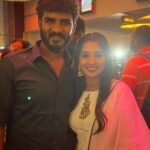 Sonal Monteiro Instagram - BANARAS premier ♥️♥️ Thank you so much @realsharaan sir , @mano_ravichandran @vikramravichandranofficial @chikkanna_official @yashassurya @srinagarkittyofficial @premnenapirali for being there … Means a lot ♥️♥️🙏🏻 . . #banarasonnov4th #banarasthefilm #sonalmonteiro #premiere #firstshowreview #srinagarkitty #manoranjanravichandran #sharan #chikkana #dboss Orion Mall